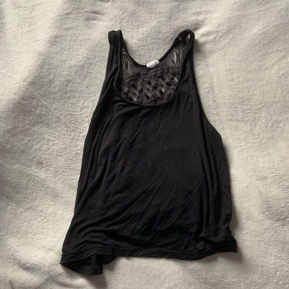 🔆Moving Sale 20% Off 🔆Black Tank with Detailing